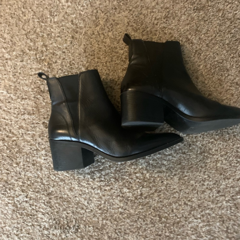 Steve Madden black boots